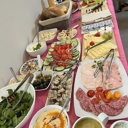 Ξενοδοχείο με διαμερίσματα Efekt 72 3*
