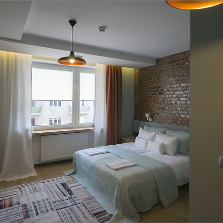 Aparthotel Efekt 72