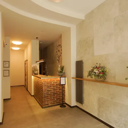 Aparthotel Efekt 72 4*