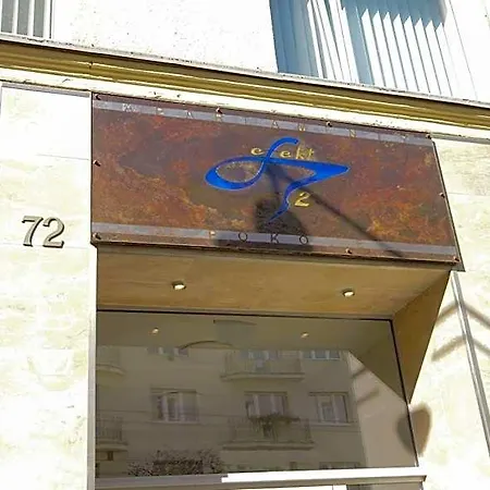 Efekt 72 아파트호텔 그디니아
