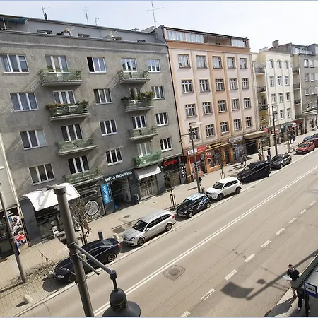 Aparthotel Efekt 72 4*