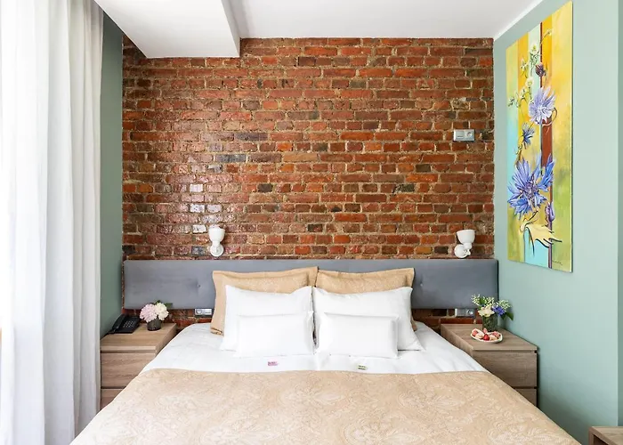 Aparthotel Efekt 72 4*